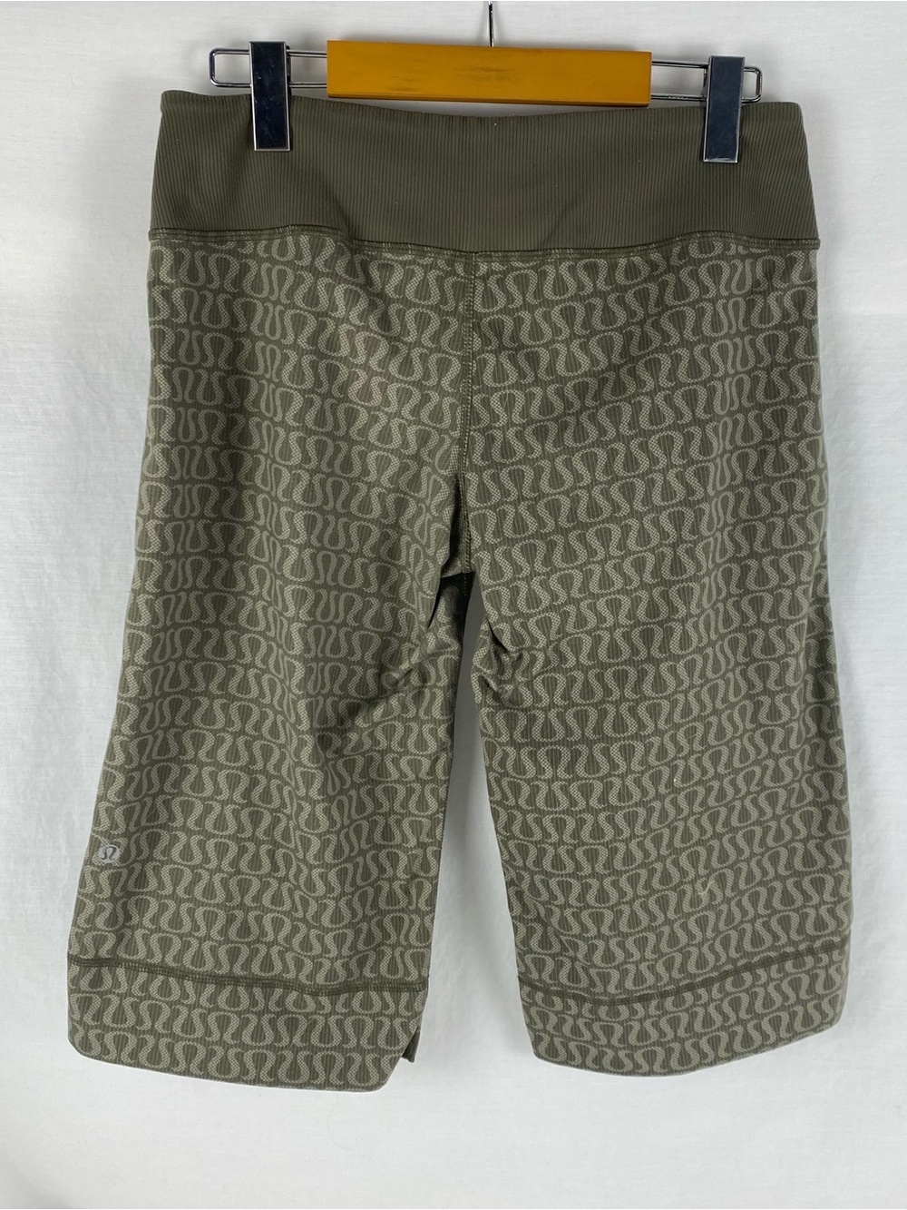 Vintage Lululemon Bermuda Shorts Olive Green Patterned Y2K Approx 10 - Picture 4 of 9